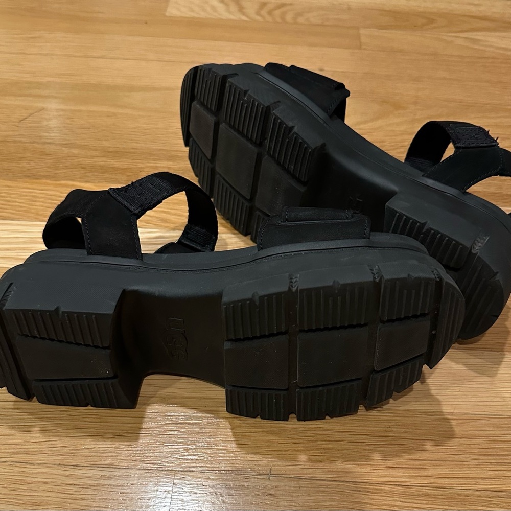 Ugh Ashton Black Platform Sandals - Picture 6 of 6